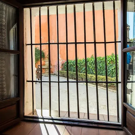 Holi-rent Historic House Next To The Alcazar *