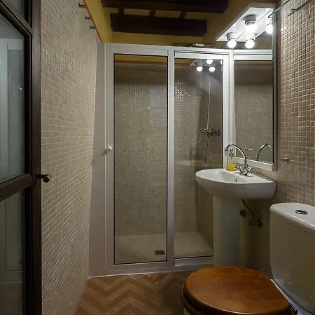 Holi-rent Historic House Next To The Alcazar Appartement *